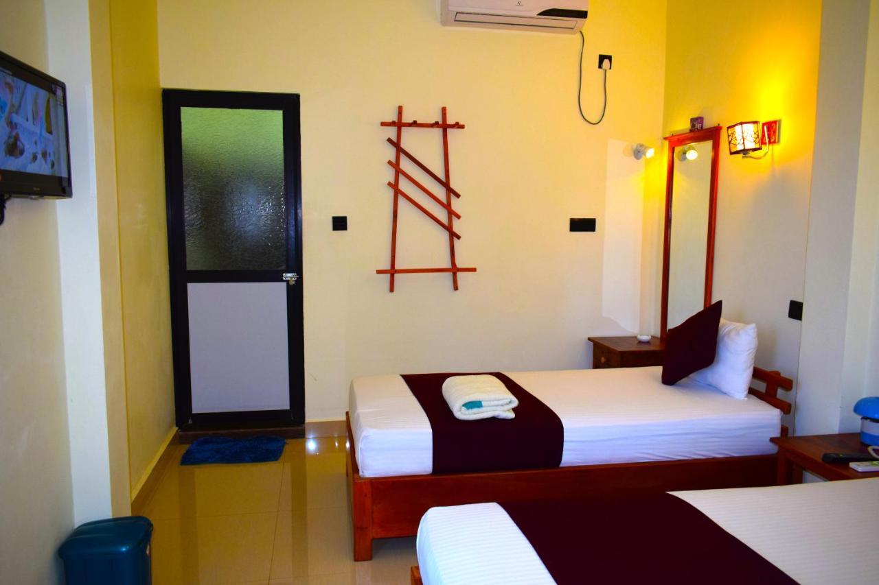 Luxury Everest Hotel Trincomalee Dış mekan fotoğraf