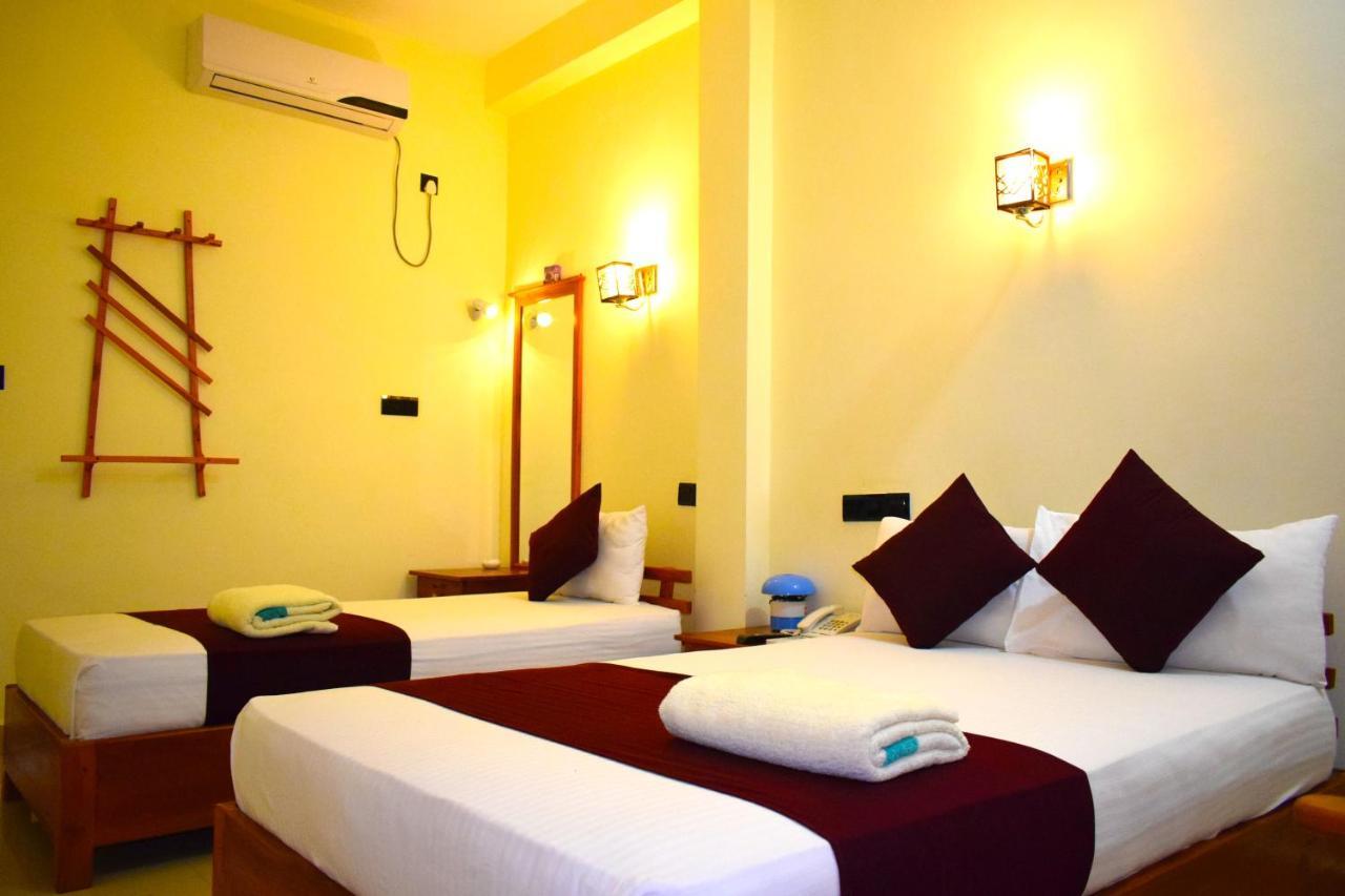 Luxury Everest Hotel Trincomalee Dış mekan fotoğraf