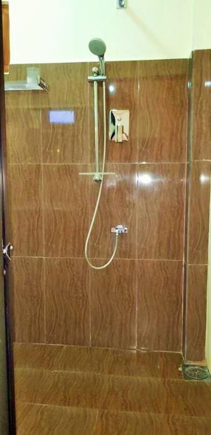 Luxury Everest Hotel Trincomalee Dış mekan fotoğraf