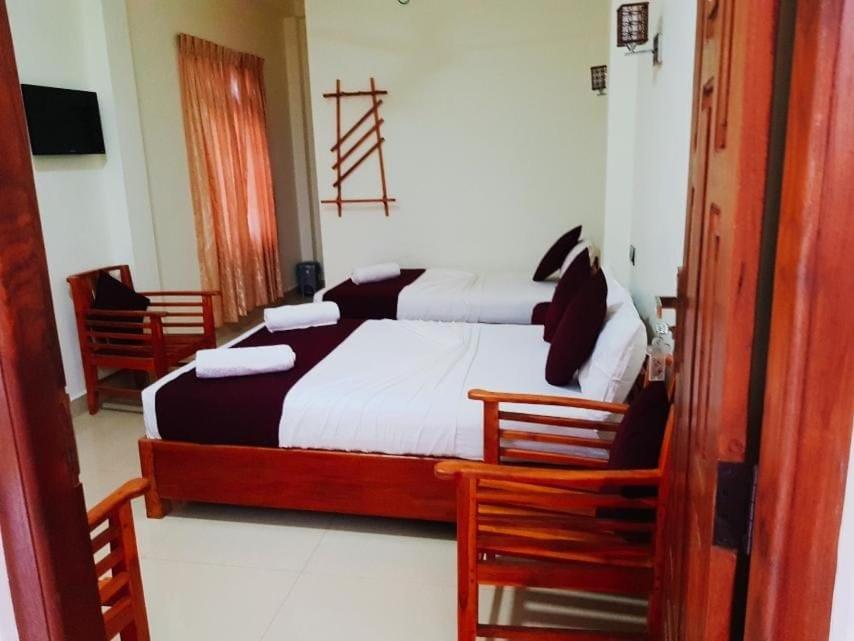 Luxury Everest Hotel Trincomalee Dış mekan fotoğraf