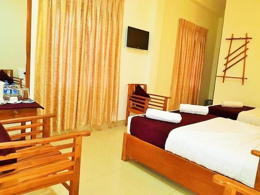 Luxury Everest Hotel Trincomalee Dış mekan fotoğraf