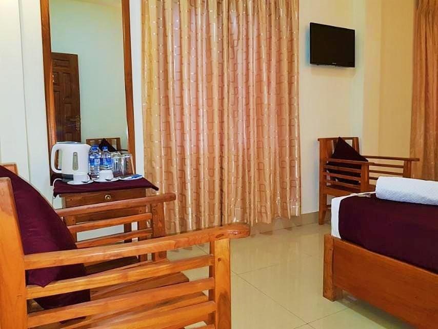 Luxury Everest Hotel Trincomalee Dış mekan fotoğraf